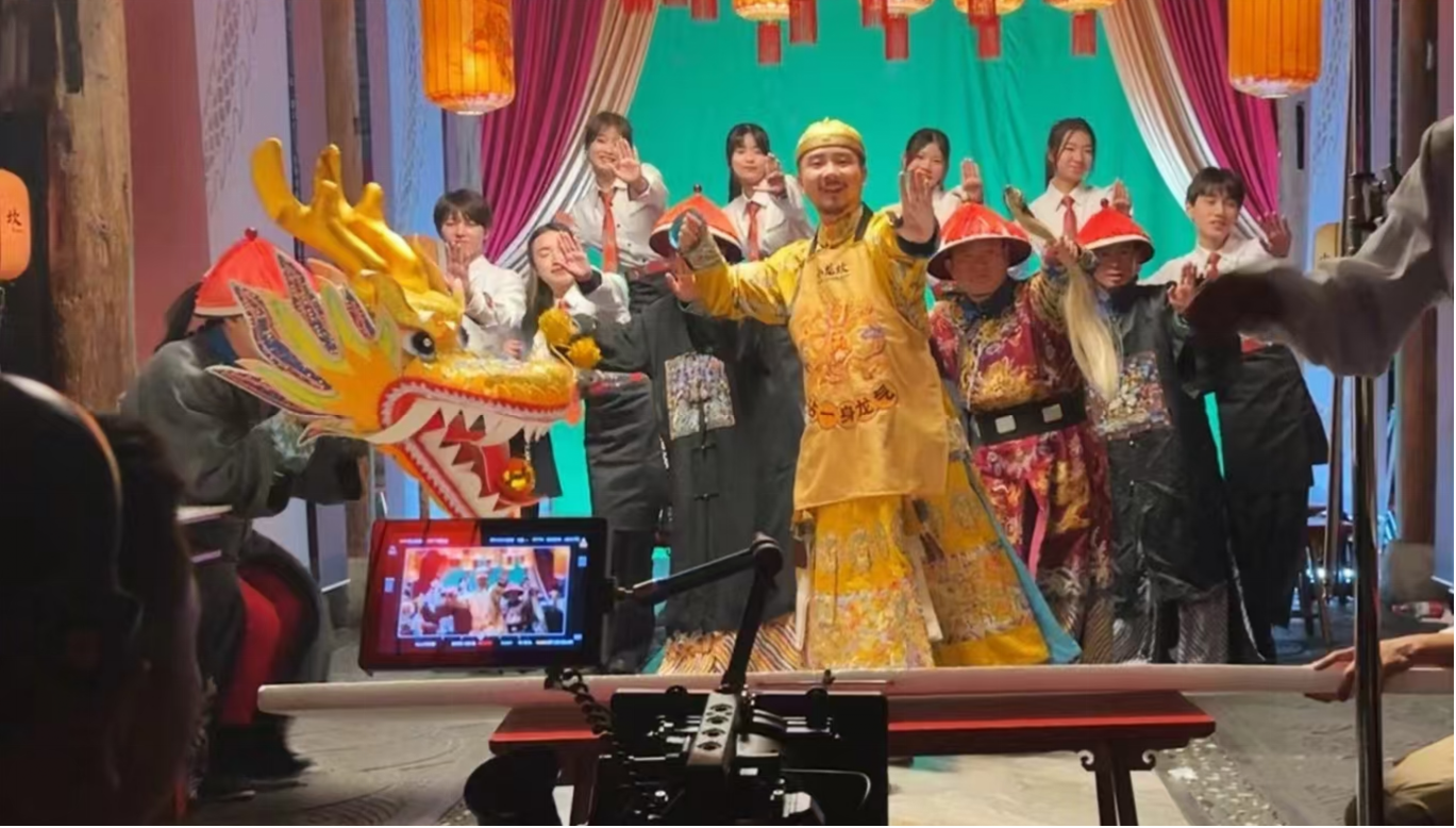 小龙坎《龙年第一顿》片场花絮 1